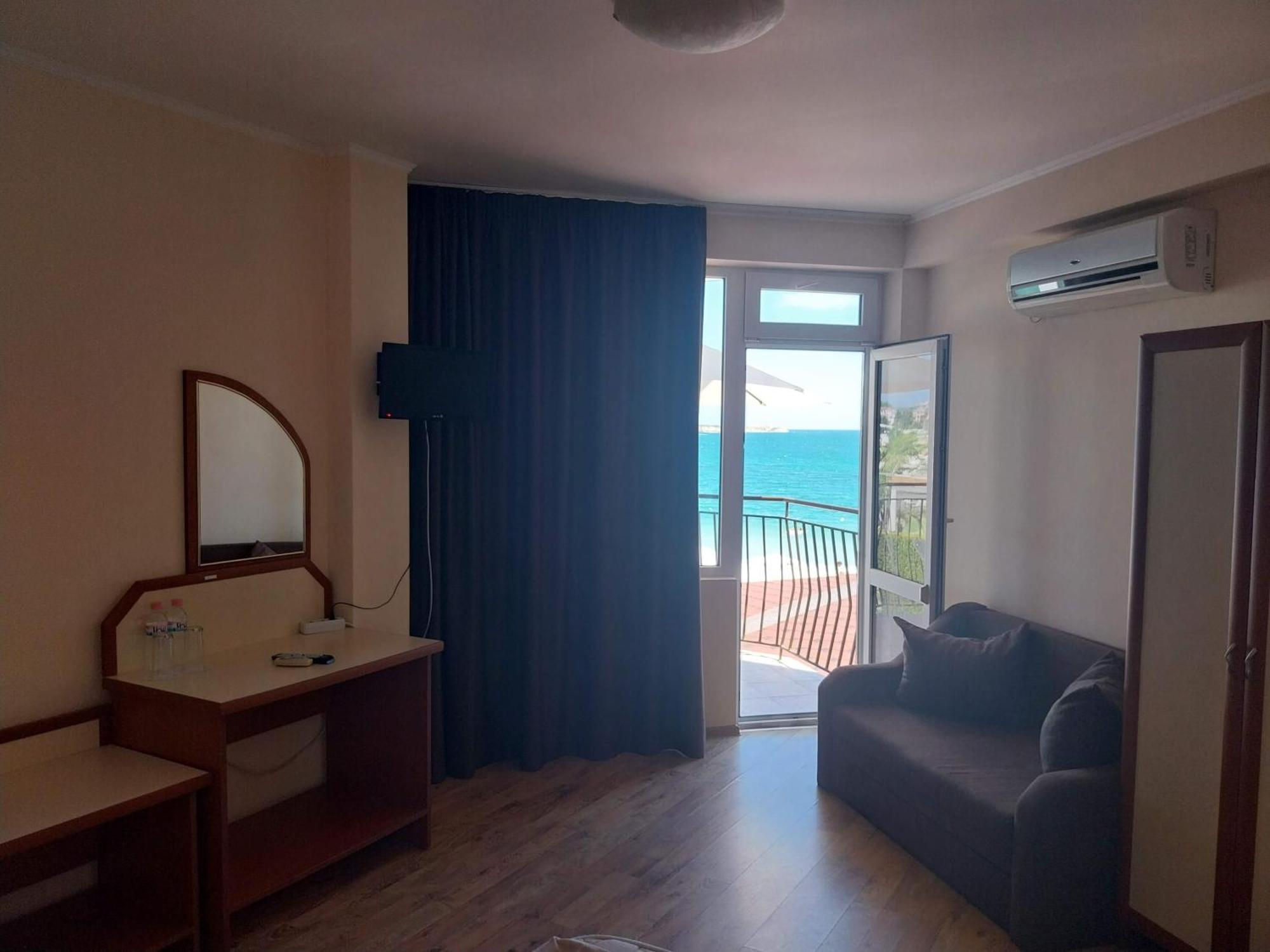 Aura Family Hotel Ravda Bagian luar foto
